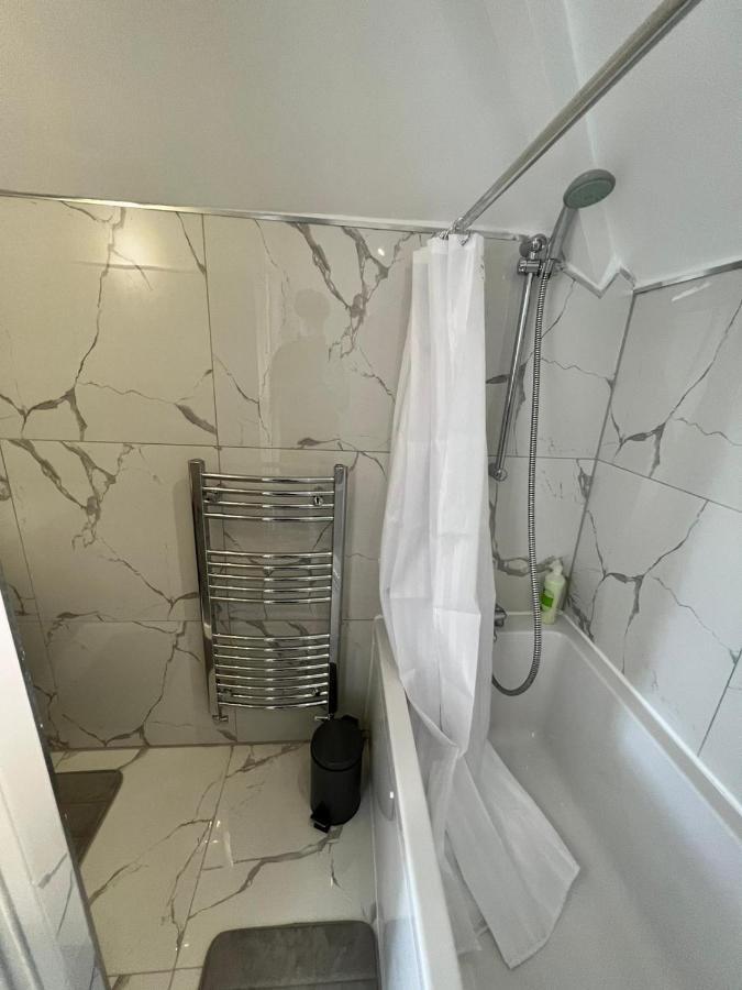 Lovely 2 Bedroom Flat With Roof Terrace In London Nw6 Londres Exterior foto